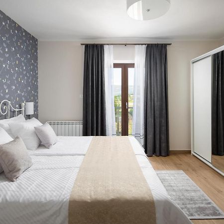 Villa Vesna With Sauna, Hot Tub Potpićan Eksteriør billede