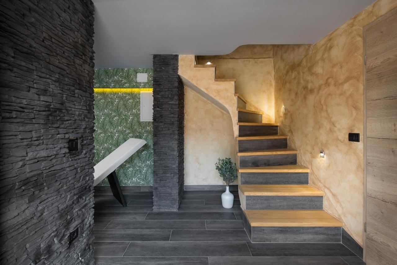 Villa Vesna With Sauna, Hot Tub Potpićan Eksteriør billede