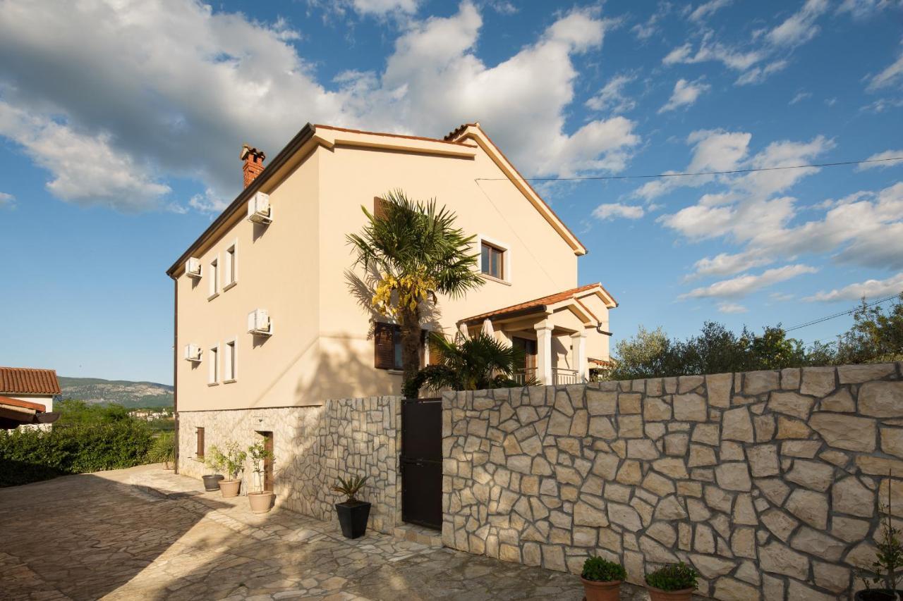 Villa Vesna With Sauna, Hot Tub Potpićan Eksteriør billede