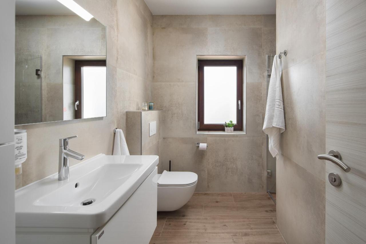 Villa Vesna With Sauna, Hot Tub Potpićan Eksteriør billede