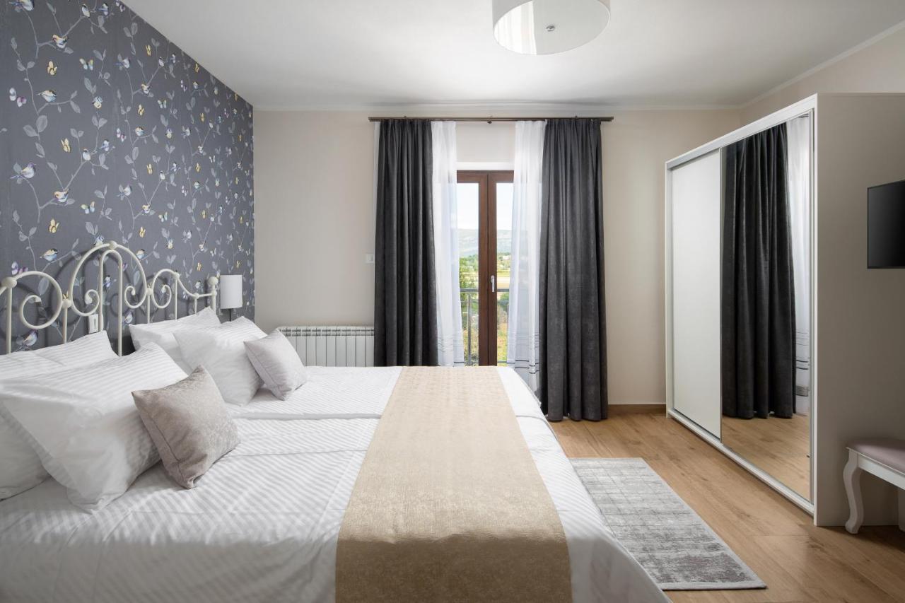 Villa Vesna With Sauna, Hot Tub Potpićan Eksteriør billede