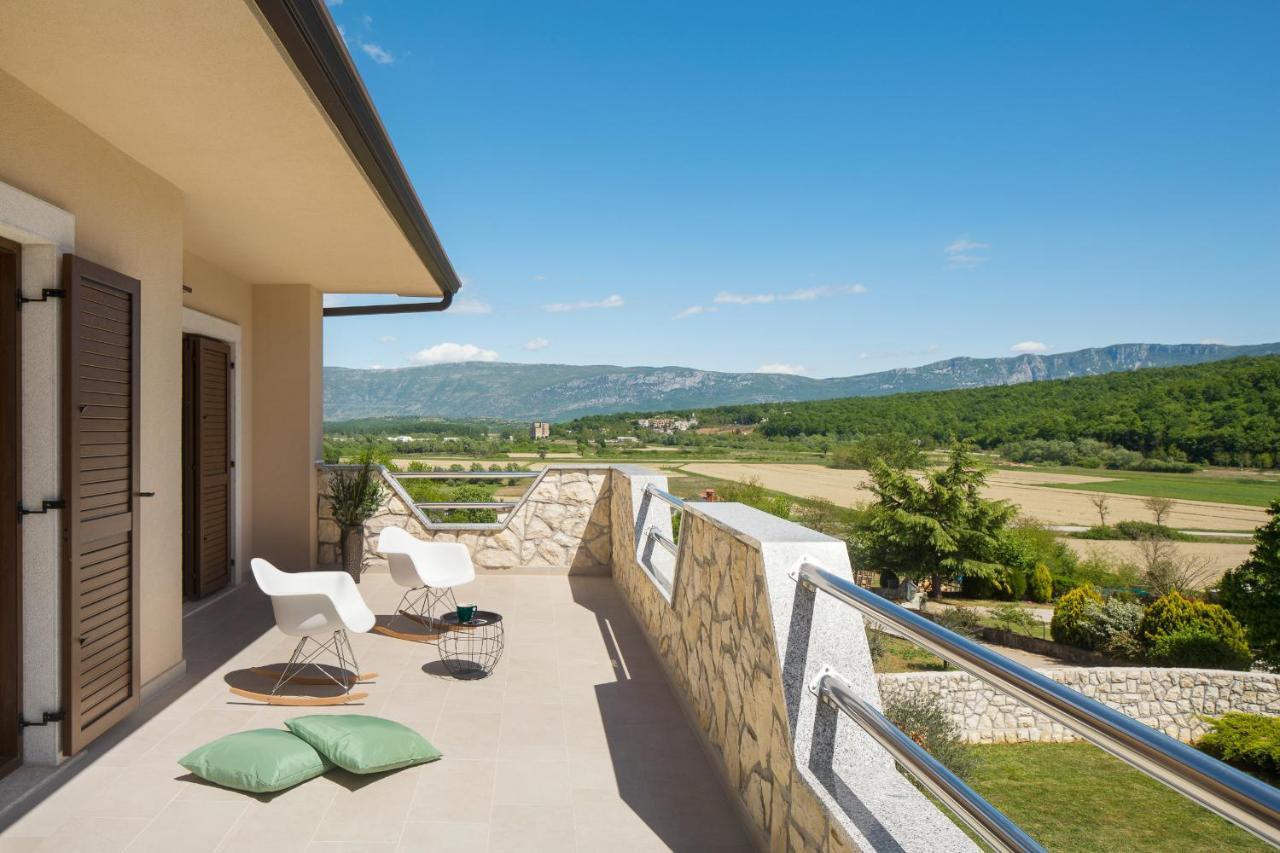 Villa Vesna With Sauna, Hot Tub Potpićan Eksteriør billede