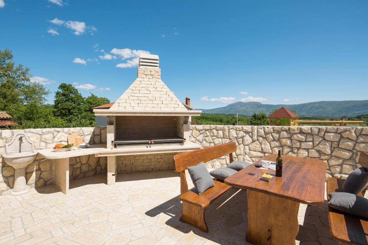 Villa Vesna With Sauna, Hot Tub Potpićan Eksteriør billede